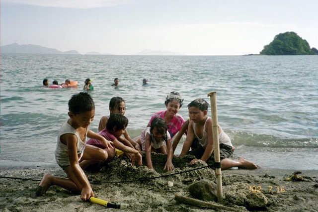 kidsinmalajogbeach.jpg